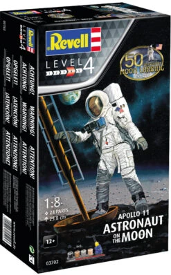 Revell Starter Set 1/8 Apollo 11 Astronaut On The Moon 03702