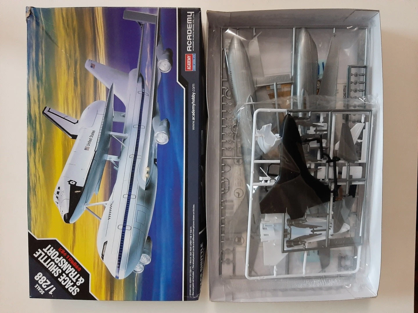 Academy 1/288 Space Shuttle And 747 Transport 12708 - Image 3
