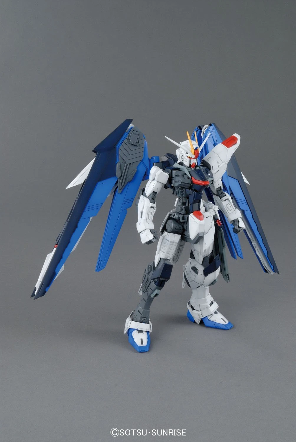 Bandai 1/100 MG Freedom Gundam X10A 02048883 - Image 3