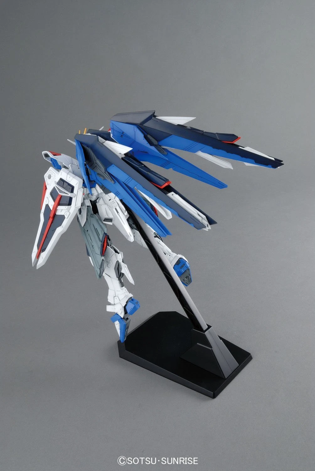 Bandai 1/100 MG Freedom Gundam X10A 02048883 - Image 6
