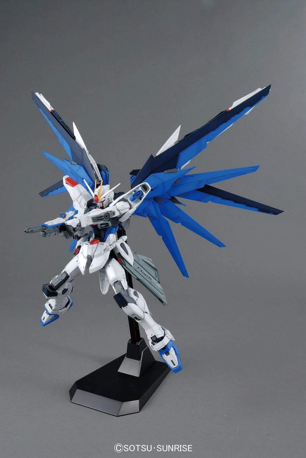 Bandai 1/100 MG Freedom Gundam X10A 02048883 - Image 7